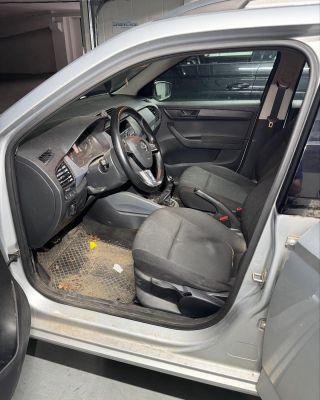 Dlouho jsme vám neukázali před a po, a tahle Fábie za to stojí 💥 Konkrétně zde klientovi stačil balíček STANDARD, který je...